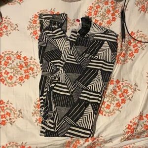 Black and white pattern leggings